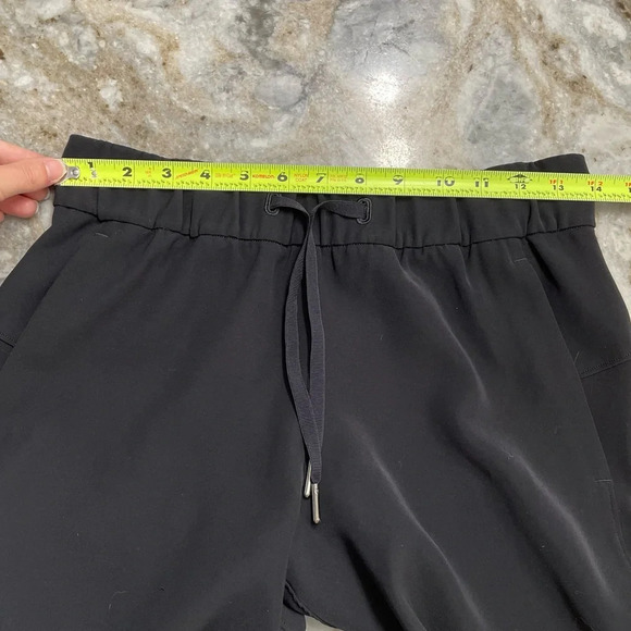 Lululemon On the Fly 7/8 Black Woven Pants Size 4 Office Casual Travel 27" - Picture 9 of 16